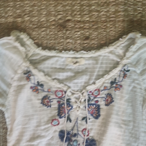 Hollister White Blouse Elegant and Versatile - Picture 3 of 5